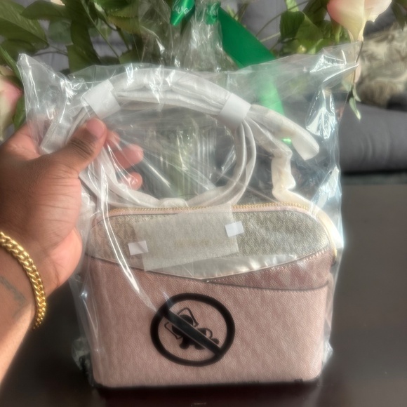 Michael Kors Jet Set Powder Blush Crossbody - Picture 4 of 4